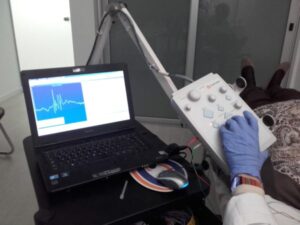 Realización de una electromiografía y neurografía a un paciente en INCIA